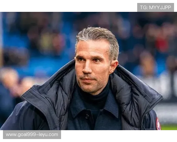 范佩西为何离开阿森纳？职业转折点的抉择，重塑人生的启示