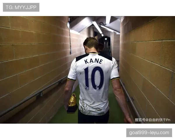 凯恩续约英超豪门，剑指新赛季冠军荣耀