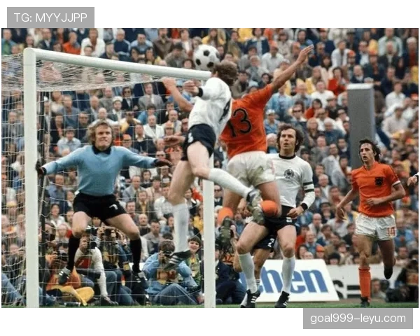 贝肯鲍尔战术地位解析：足球战术演变中的传奇标志