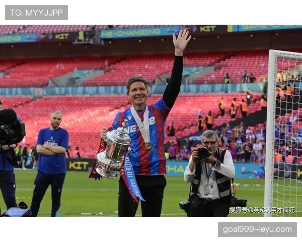 水晶宫新帅格拉斯纳首秀在即，球队状态回升引球迷期待