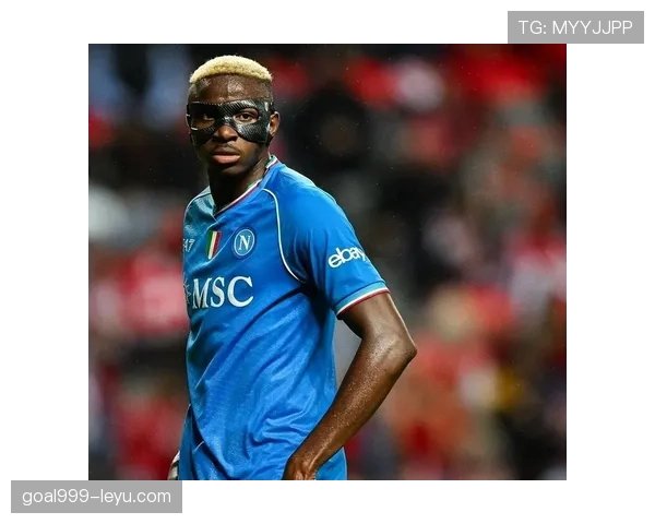 奥斯梅恩训练表现抢眼，幽默互动成更衣室“气氛担当”