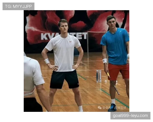 安赛龙训练完顺手拎了杯冰美式，这自律我真服了